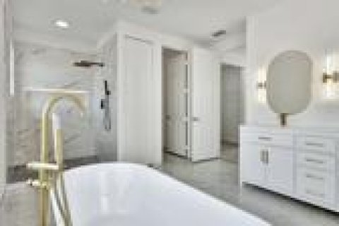 House in West Palm Beach, Florida 6 bedrooms, 361.76 sq.m. № 2172014 - photo 9