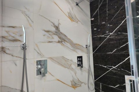 Condo in Hollywood, Florida, 2 bedrooms  № 1962751 - photo 17