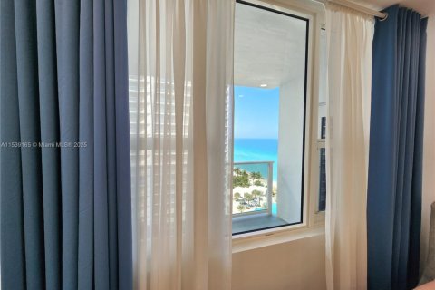 Condo in Hollywood, Florida, 2 bedrooms  № 1962751 - photo 22