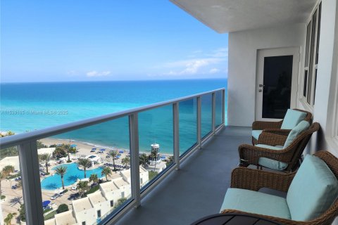 Condo in Hollywood, Florida, 2 bedrooms  № 1962751 - photo 2