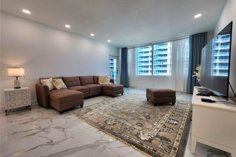 Condo in Hollywood, Florida, 2 bedrooms  № 1962751 - photo 4