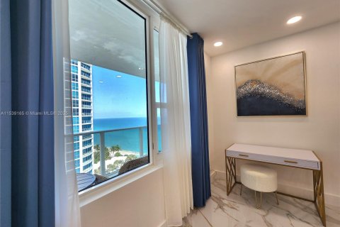 Condo in Hollywood, Florida, 2 bedrooms  № 1962751 - photo 13