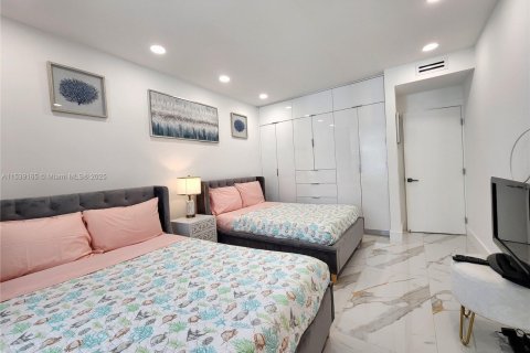 Condo in Hollywood, Florida, 2 bedrooms  № 1962751 - photo 24