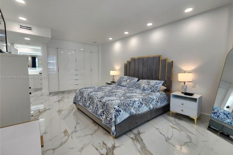 Condo in Hollywood, Florida, 2 bedrooms  № 1962751 - photo 14