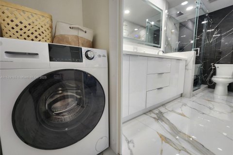 Condo in Hollywood, Florida, 2 bedrooms  № 1962751 - photo 20