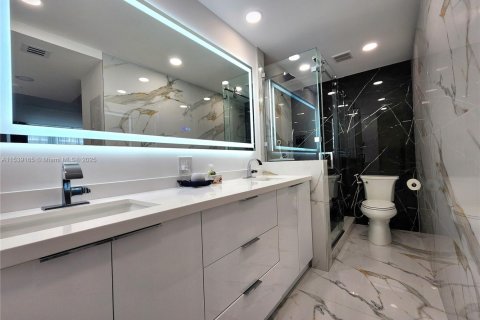 Condo in Hollywood, Florida, 2 bedrooms  № 1962751 - photo 15