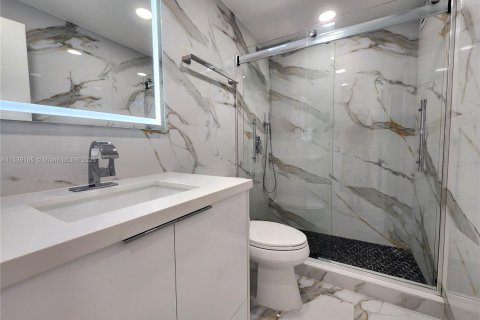 Condo in Hollywood, Florida, 2 bedrooms  № 1962751 - photo 26