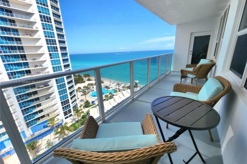 Condo in Hollywood, Florida, 2 bedrooms  № 1962751 - photo 27