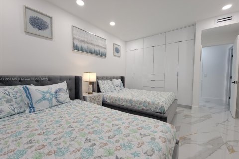 Condo in Hollywood, Florida, 2 bedrooms  № 1962751 - photo 25