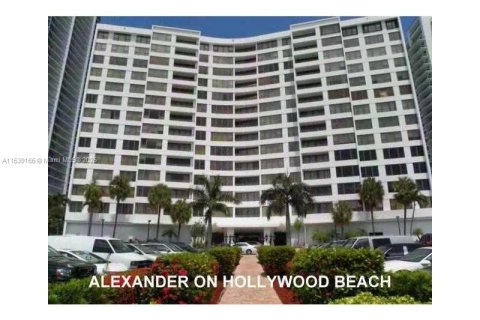 Condo in Hollywood, Florida, 2 bedrooms  № 1962751 - photo 29