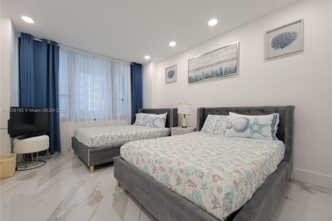 Condo in Hollywood, Florida, 2 bedrooms  № 1962751 - photo 21