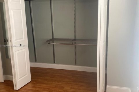Condo in Miami, Florida, 2 bedrooms  № 1882366 - photo 11