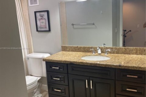 Condo in Miami, Florida, 2 bedrooms  № 1882366 - photo 8