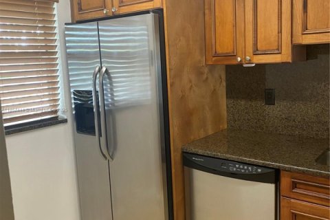 Condo in Miami, Florida, 2 bedrooms  № 1882366 - photo 4