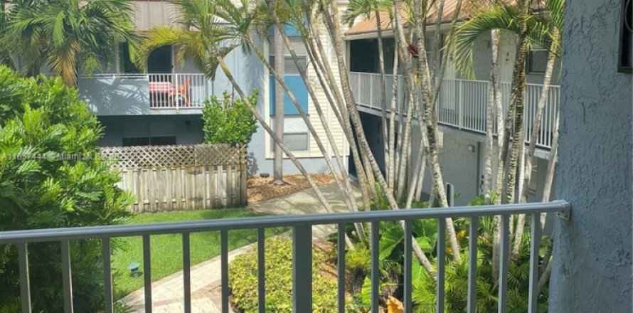 Condo in Miami, Florida, 2 bedrooms  № 1882366