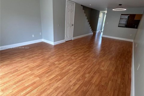 Condo in Miami, Florida, 2 bedrooms  № 1882366 - photo 2