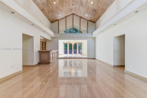 House in Miami, Florida 5 bedrooms, 355.44 sq.m. № 2040628 - photo 11