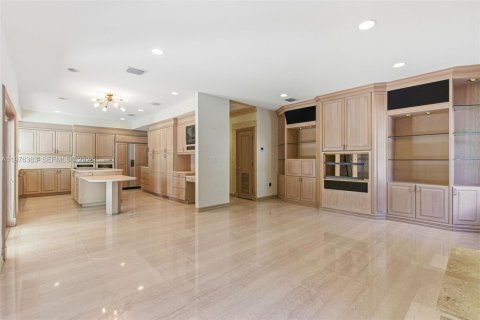 House in Miami, Florida 5 bedrooms, 355.44 sq.m. № 2040628 - photo 25