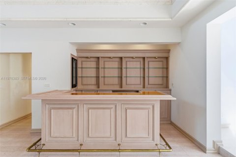 House in Miami, Florida 5 bedrooms, 355.44 sq.m. № 2040628 - photo 16