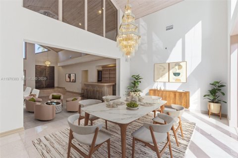 House in Miami, Florida 5 bedrooms, 355.44 sq.m. № 2040628 - photo 18