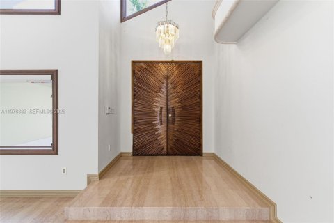 House in Miami, Florida 5 bedrooms, 355.44 sq.m. № 2040628 - photo 8