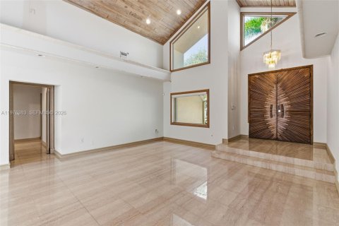 House in Miami, Florida 5 bedrooms, 355.44 sq.m. № 2040628 - photo 12