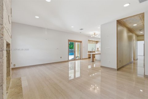 House in Miami, Florida 5 bedrooms, 355.44 sq.m. № 2040628 - photo 23