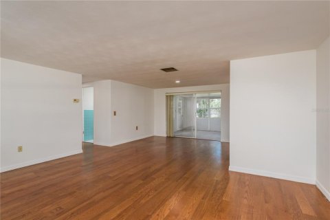 House in New Port Richey, Florida 2 bedrooms, 93.18 sq.m. № 1782179 - photo 4