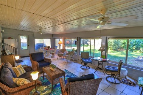 House in New Smyrna Beach, Florida 3 bedrooms, 246.75 sq.m. № 2142408 - photo 12