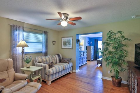House in New Smyrna Beach, Florida 3 bedrooms, 246.75 sq.m. № 2142408 - photo 15