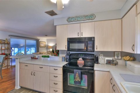 House in New Smyrna Beach, Florida 3 bedrooms, 246.75 sq.m. № 2142408 - photo 8