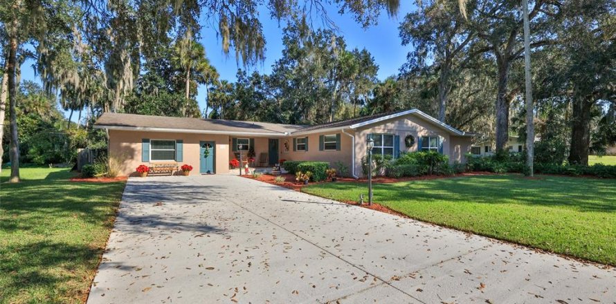 House in New Smyrna Beach, Florida 3 bedrooms, 246.75 sq.m. № 2142408