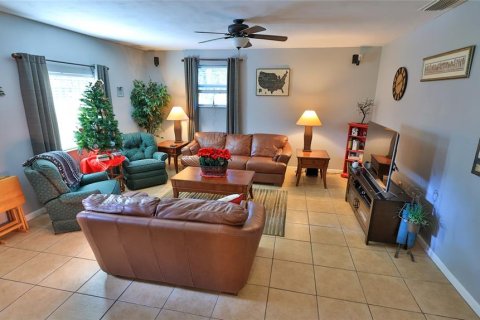 House in New Smyrna Beach, Florida 3 bedrooms, 246.75 sq.m. № 2142408 - photo 14