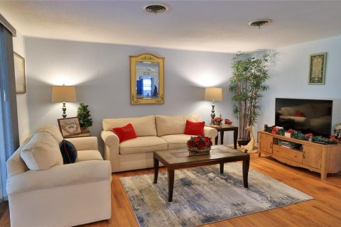 House in New Smyrna Beach, Florida 3 bedrooms, 246.75 sq.m. № 2142408 - photo 4
