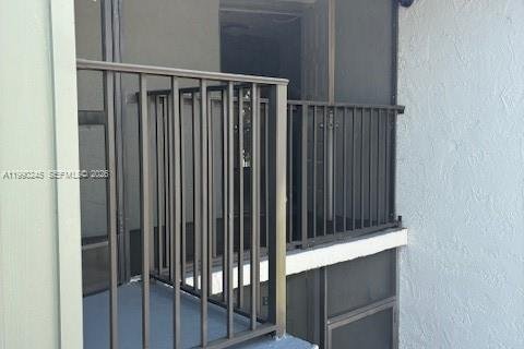 Condominio en alquiler en Homestead, Florida, 3 dormitorios, 111.02 m2 № 2055511 - foto 2