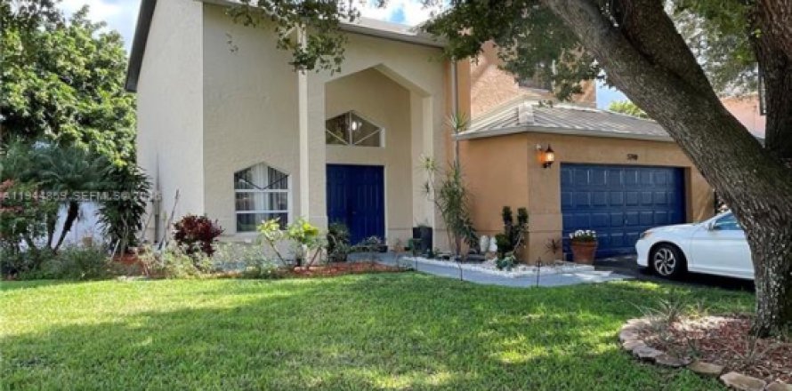 Casa en Davie, Florida 4 dormitorios, 204.2 m2 № 2001961