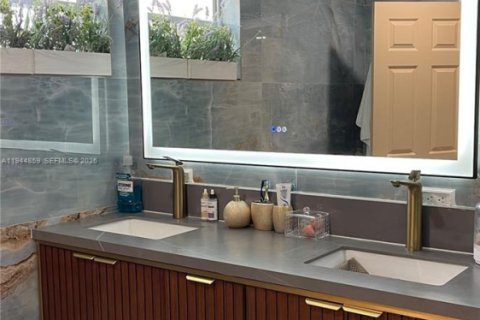 Casa en venta en Davie, Florida, 4 dormitorios, 204.2 m2 № 2001961 - foto 2