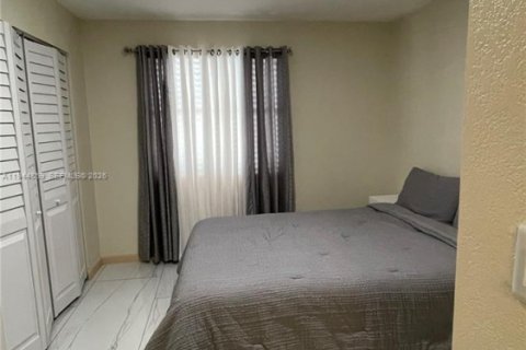 Casa en venta en Davie, Florida, 4 dormitorios, 204.2 m2 № 2001961 - foto 8