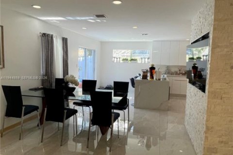 Casa en venta en Davie, Florida, 4 dormitorios, 204.2 m2 № 2001961 - foto 22