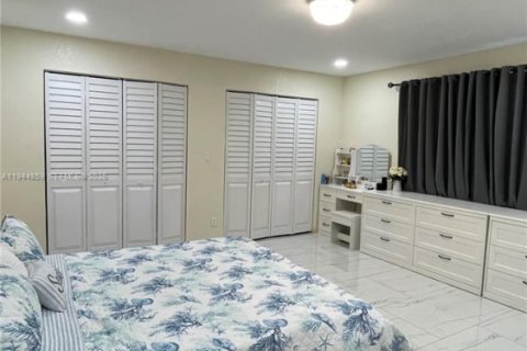 Casa en venta en Davie, Florida, 4 dormitorios, 204.2 m2 № 2001961 - foto 4