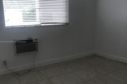 Commercial property in Miami Beach, Florida № 2081955 - photo 26