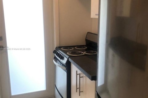 Commercial property in Miami Beach, Florida № 2081955 - photo 23