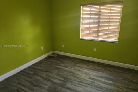 Casa en venta en Miami, Florida, 3 dormitorios, 183.76 m2 № 1943546 - foto 15