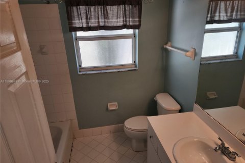 Casa en venta en Miami, Florida, 3 dormitorios, 183.76 m2 № 1943546 - foto 18