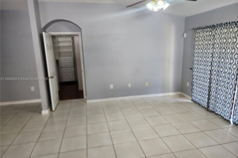 Casa en venta en Miami, Florida, 3 dormitorios, 183.76 m2 № 1943546 - foto 11