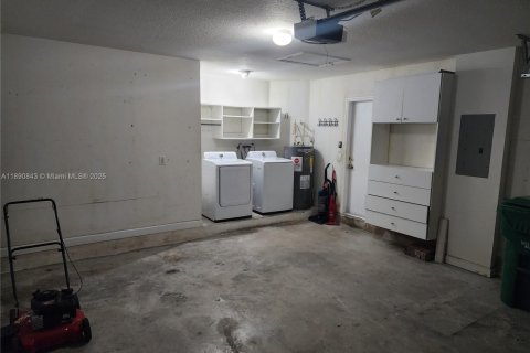 Casa en venta en Miami, Florida, 3 dormitorios, 183.76 m2 № 1943546 - foto 25