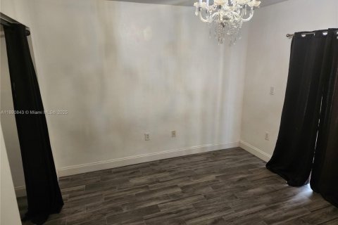 Casa en venta en Miami, Florida, 3 dormitorios, 183.76 m2 № 1943546 - foto 19