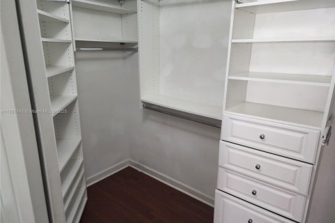 Casa en venta en Miami, Florida, 3 dormitorios, 183.76 m2 № 1943546 - foto 22