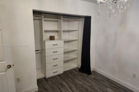 Casa en venta en Miami, Florida, 3 dormitorios, 183.76 m2 № 1943546 - foto 20