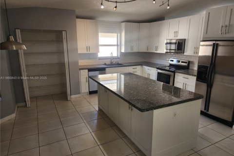 Casa en venta en Miami, Florida, 3 dormitorios, 183.76 m2 № 1943546 - foto 14